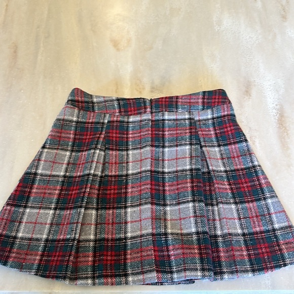Brand new little girls plaid skirt - Picture 3 of 4